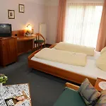 Edlingerwirt - Sauna & Golfsimulator Inklusive מלון 4*