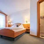 Edlingerwirt - Sauna & Golfsimulator Inklusive מלון ספיטל אן דר דראו