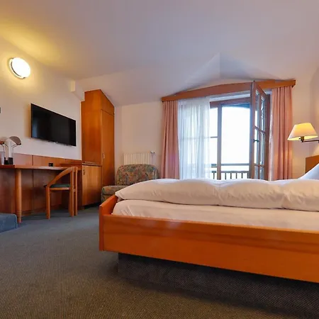 Edlingerwirt - Sauna & Golfsimulator Inklusive Hotel 4*