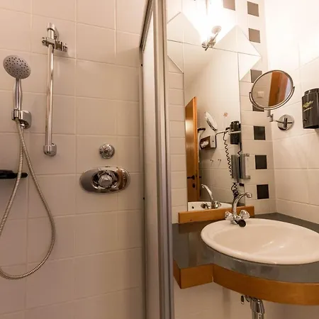 Hotel Edlingerwirt - Sauna & Golfsimulator Inklusive Spittal an der Drau