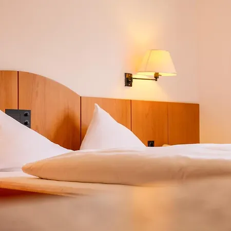 Edlingerwirt - Sauna & Golfsimulator Inklusive Hotel 4*