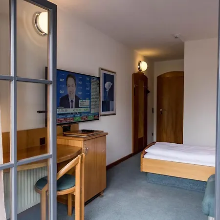 Hotel Edlingerwirt - Sauna & Golfsimulator Inklusive