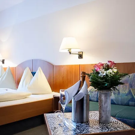 Hotel Edlingerwirt - Sauna & Golfsimulator Inklusive 4*