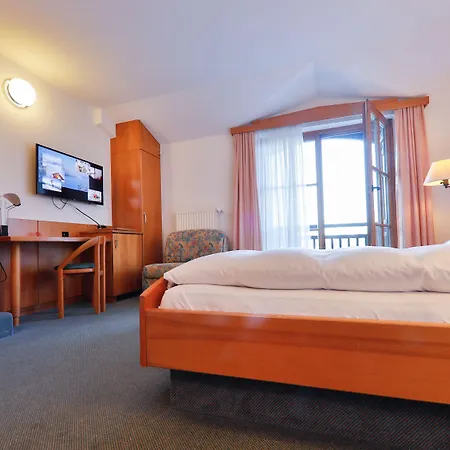 Hotel Edlingerwirt - Sauna & Golfsimulator Inklusive 4*