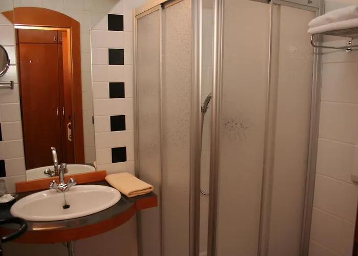 מלון Edlingerwirt - Sauna & Golfsimulator Inklusive 4*